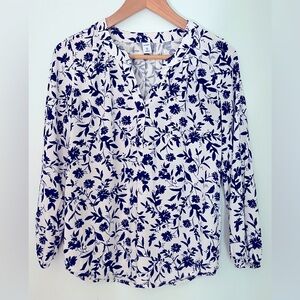 OLD NAVY 💯 rayon blue and white long sleeve floral blouse, V-neck peasant style